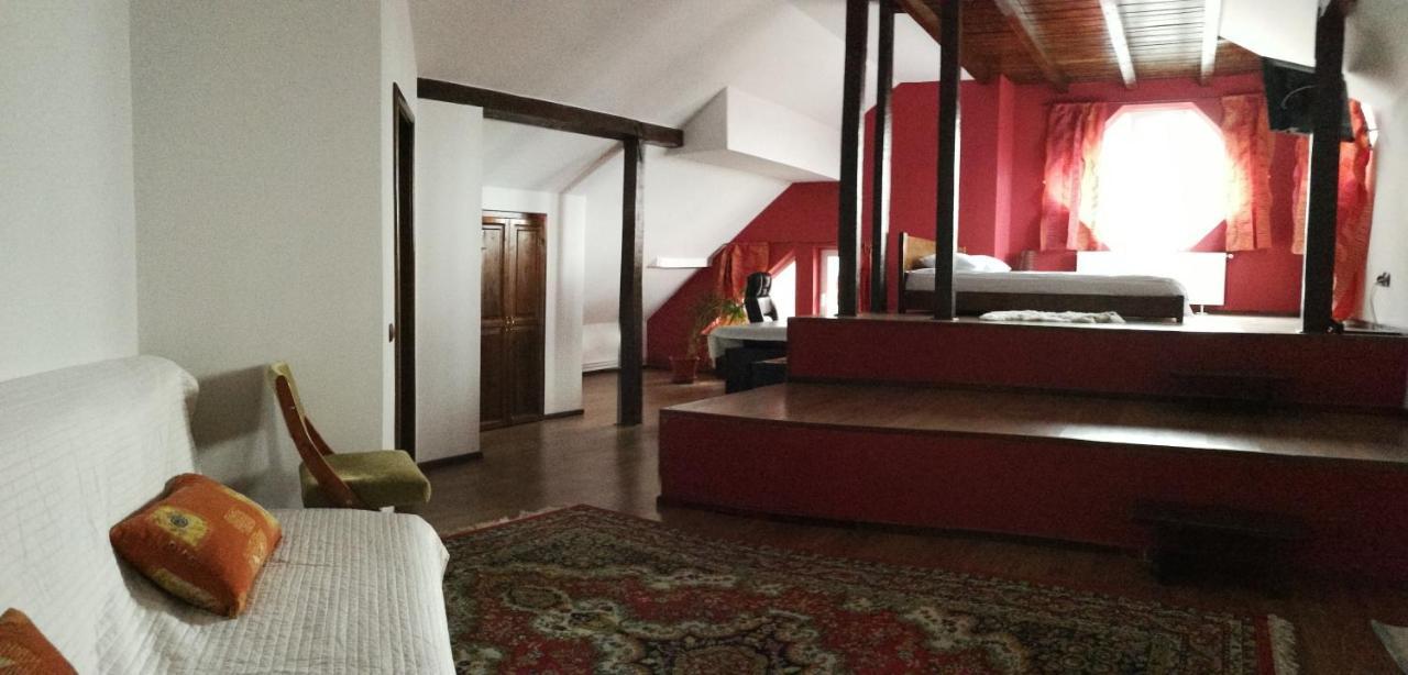 Pension Casa Contelui Rîşnov Exteriör bild